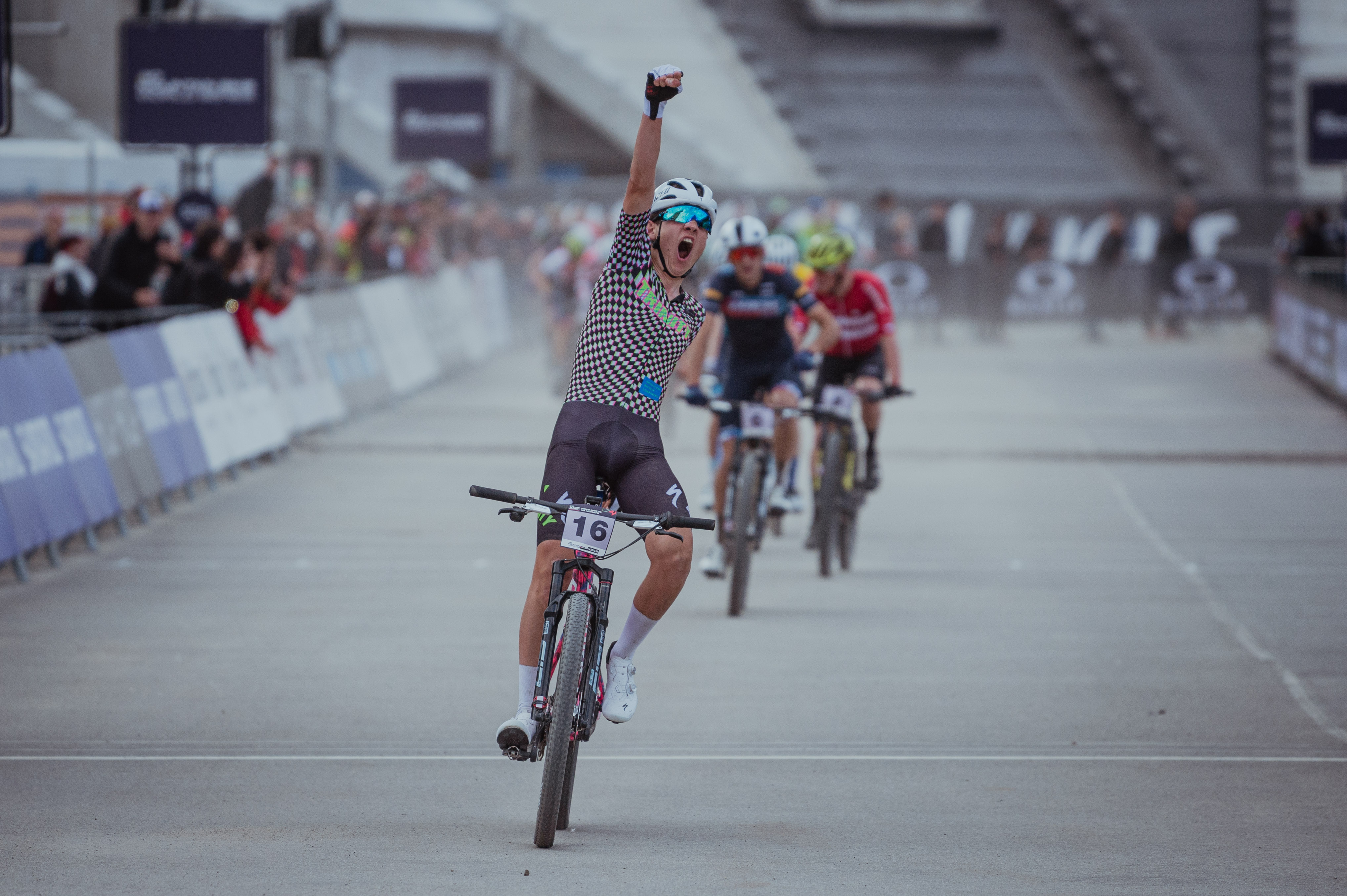 Ronja Blöchlinger and Adrien Boichis kick off the 2023 Cross-country World Cup with U23 Short Track wins in the Czech Republic 