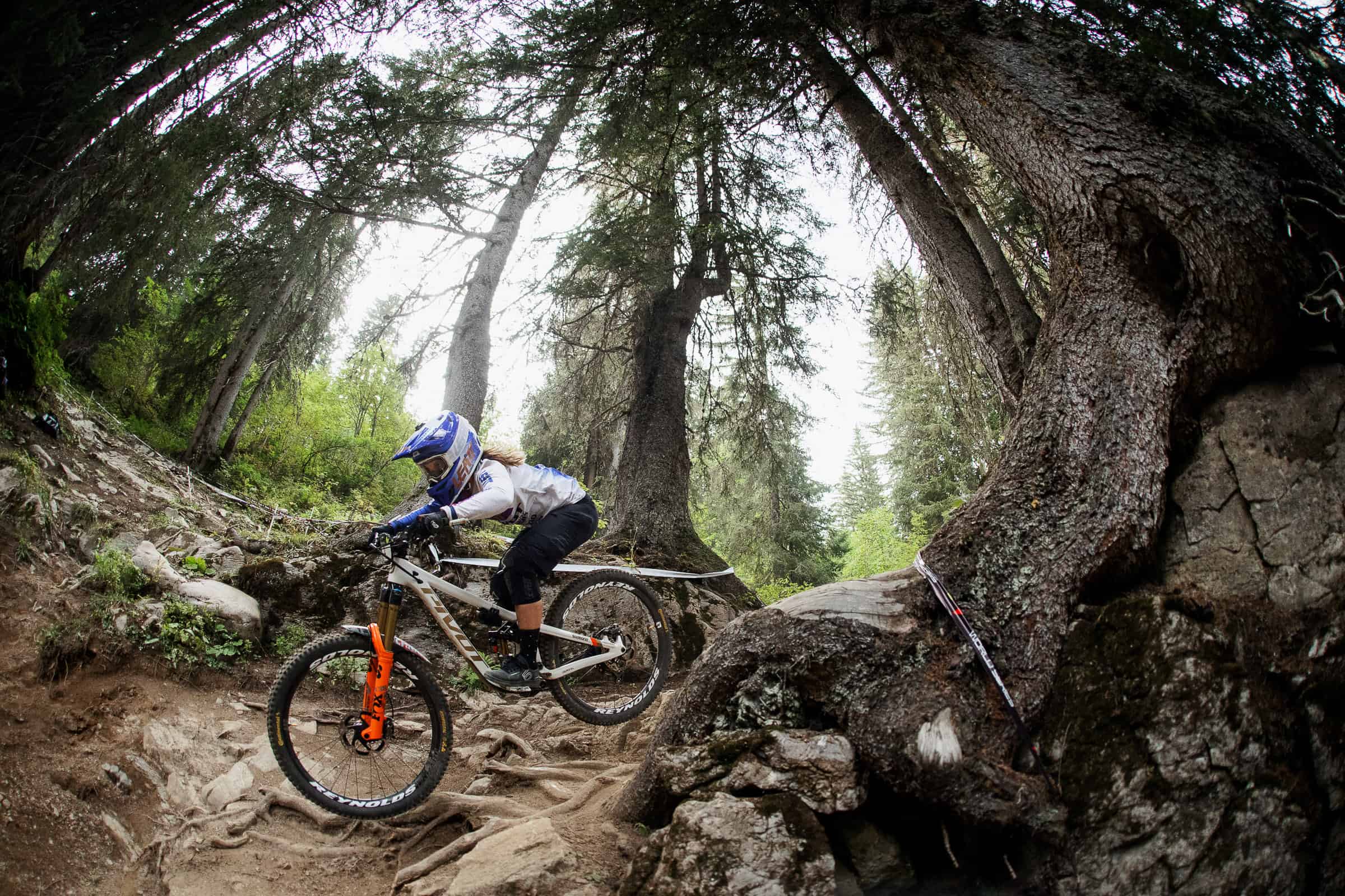 CHÂTEL crowns inaugural UCI Enduro World Cup series winners