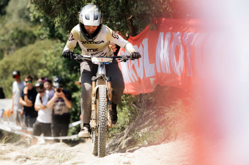 GILCHRIST AND ESPIÑEIRA THE OPENING ROUND WINNERS OF  THE UCI E-ENDURO WORLD CUP 