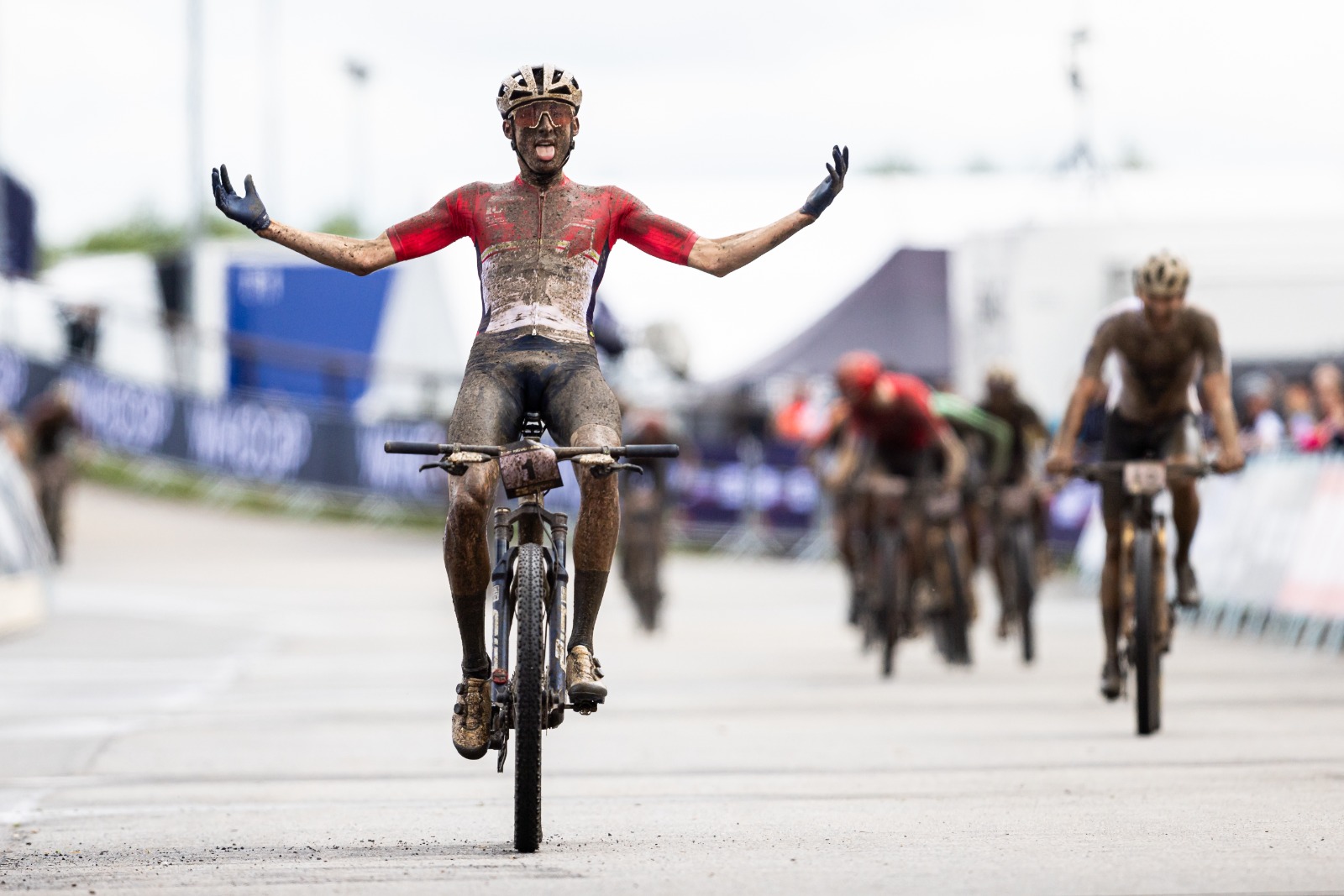NORTH AMERICAN DOUBLE AS HOLMGREN AND AMOS CLAIM UNDER-23 CROSS-COUNTRY SHORT TRACK WINS IN WILD, WET, WINDSWEPT NOVÉ MĔSTO NA MORAVĔ