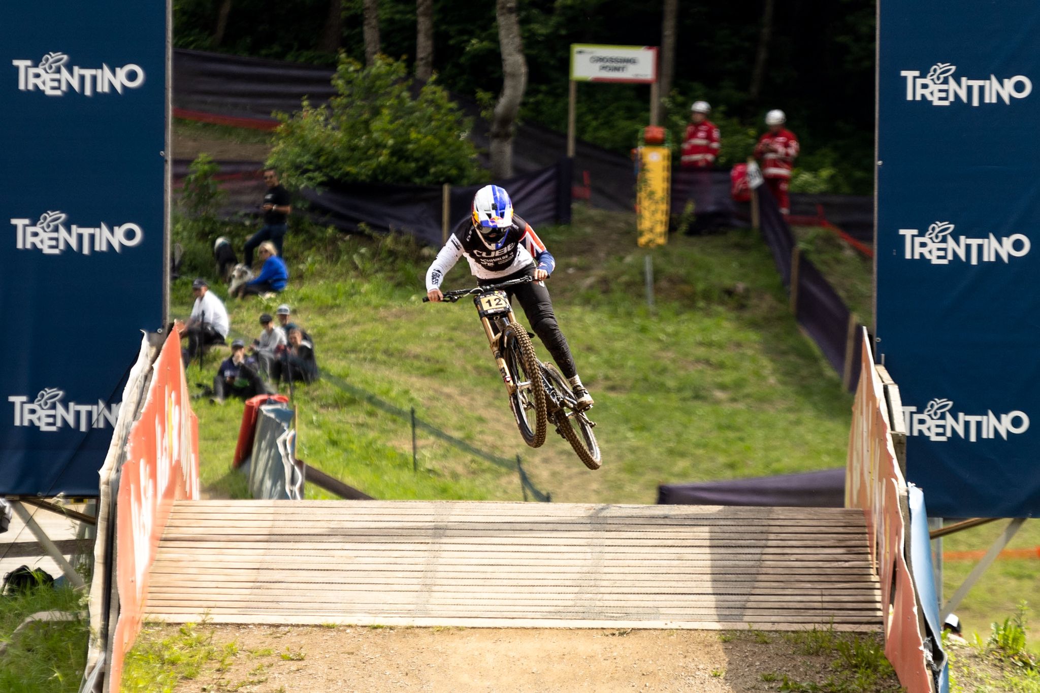 VAL DI SOLE UCI DOWNHILL WORLD CUP PRODUCES TRADEMARK EXCITEMENT IN OPENING ROUNDS, AS OVERALL LEADERS BRUNI AND HÖLL FAIL TO HAVE IT ALL THEIR OWN WAY