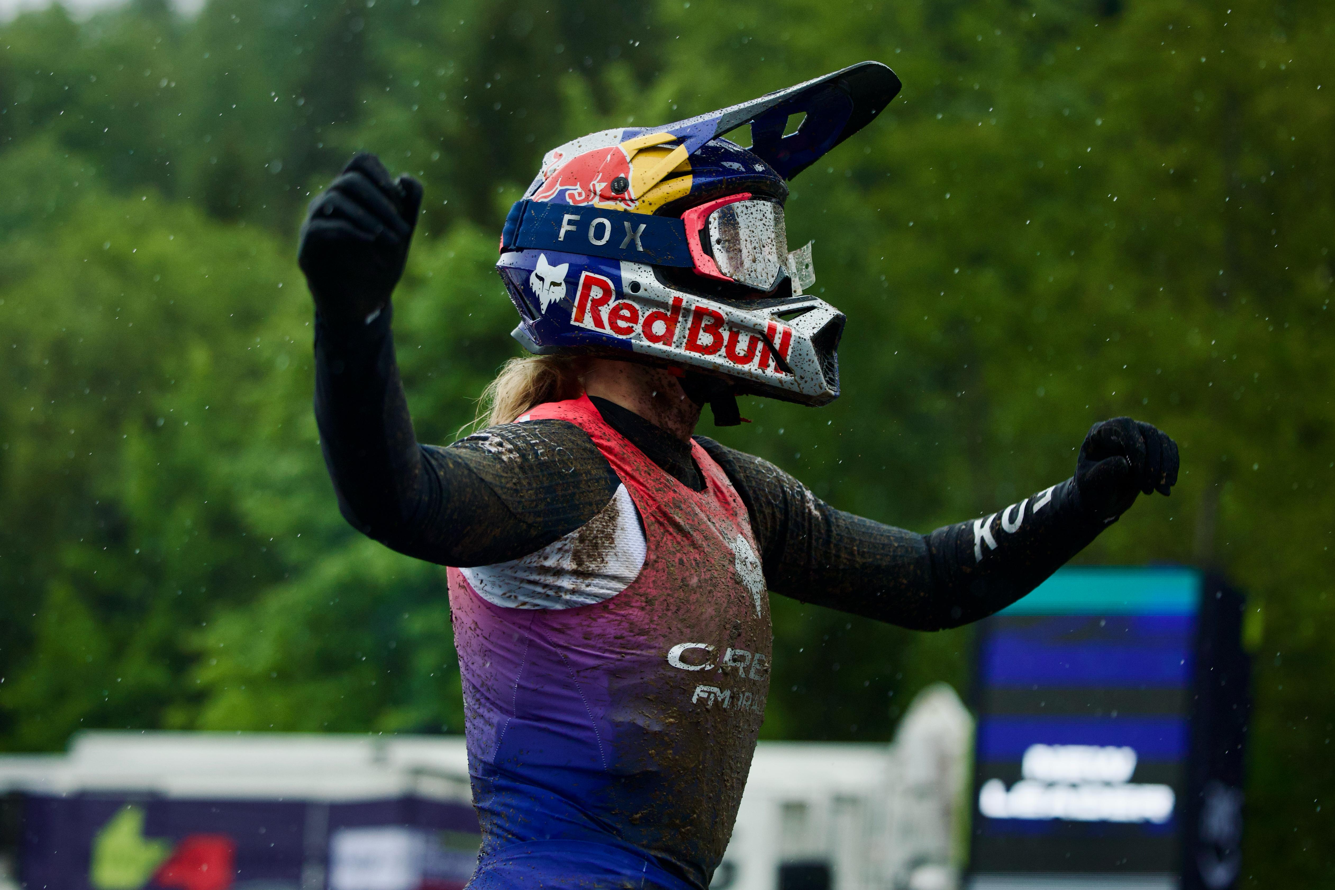 Seagrave and Bruni surge through the snow to kickstart the UCI Downhill World Cup with victories in the Enduro Trails of Bielsko-Biała