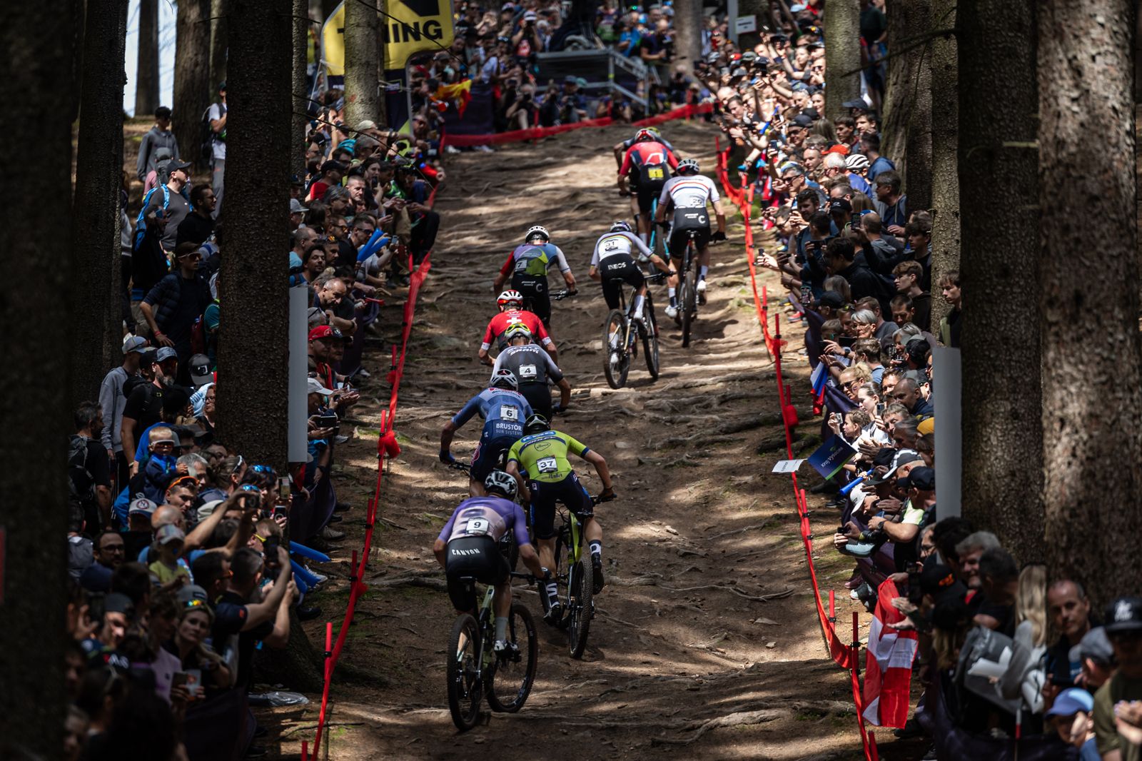Cross-country Action Returns in Nové Mĕsto Na Moravĕ With Van der Poel Joining the Fun