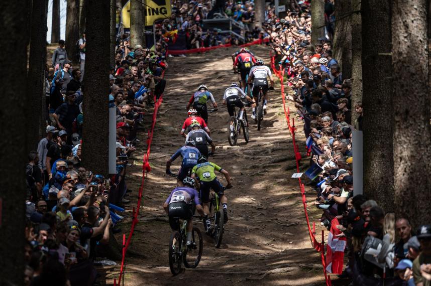 Cross-country Action Returns in Nové Mĕsto Na Moravĕ With Van der Poel Joining the Fun